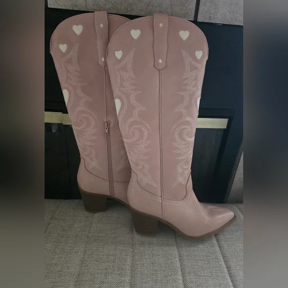 NEW Faux Leather Pink Heart Western-Style Women's Cowboy Boots Size 8 - Picture 3 of 10